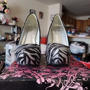 Qupid Black and Silver Zebra Heels